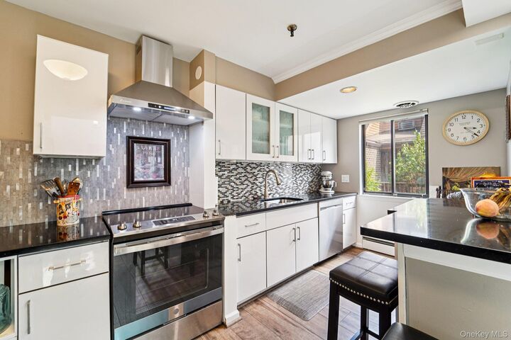 Property Photo:  15 Greenridge Avenue 16  NY 10605 