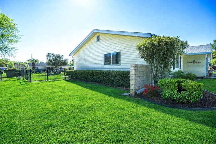Property Photo: 11055 SW 77th Court FL 34476