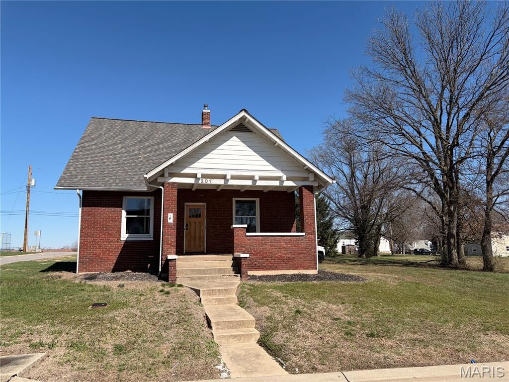 Property Photo:  201 E Maple Street  MO 63385 
