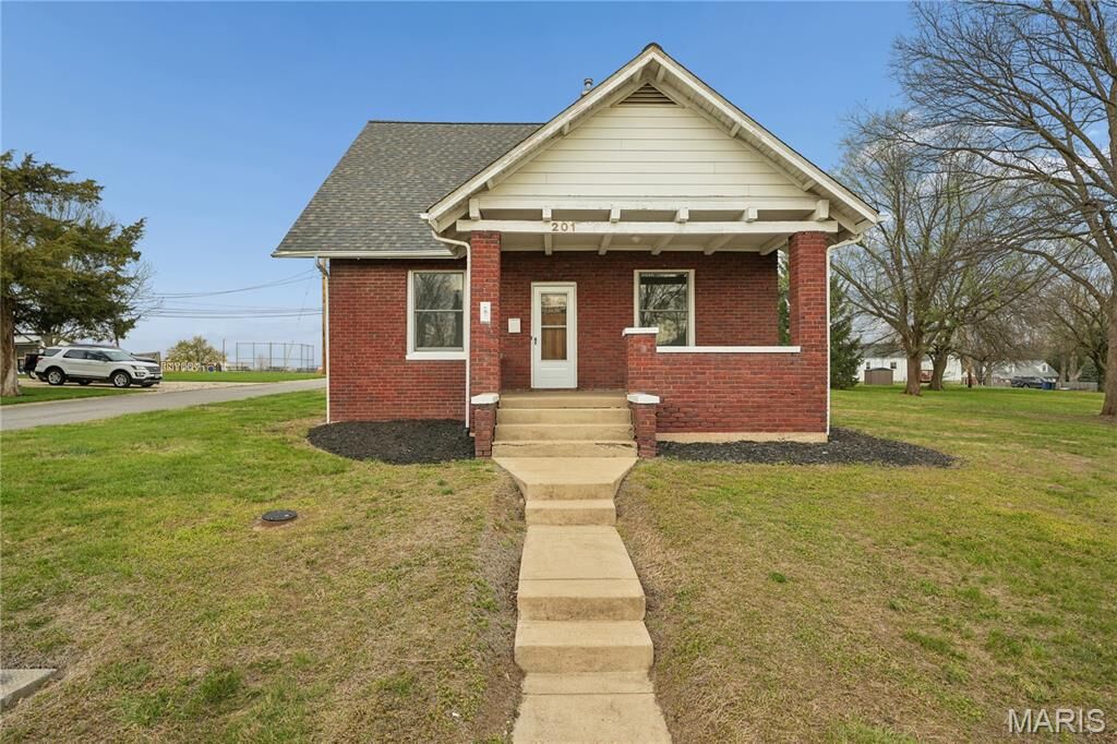 Property Photo:  201 E Maple Street  MO 63385 
