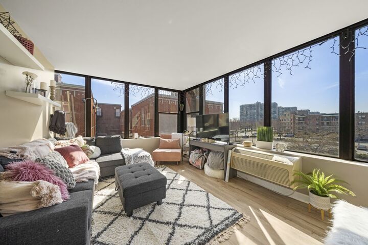 Property Photo: 345 E Eastgate Place 306 IL 60616