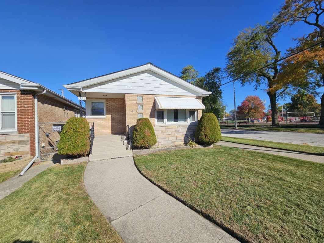 Property Photo:  302 153rd Street  IL 60409 