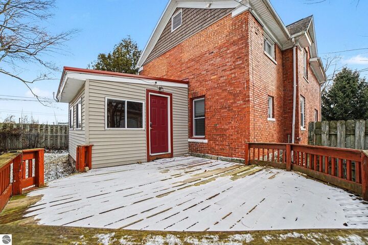 Property Photo:  309 Grant Avenue  MI 48801 