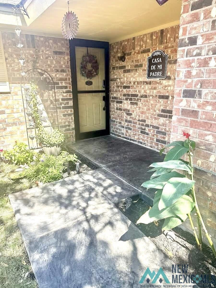 Property Photo:  1030 W Caprock Street  NM 88240 