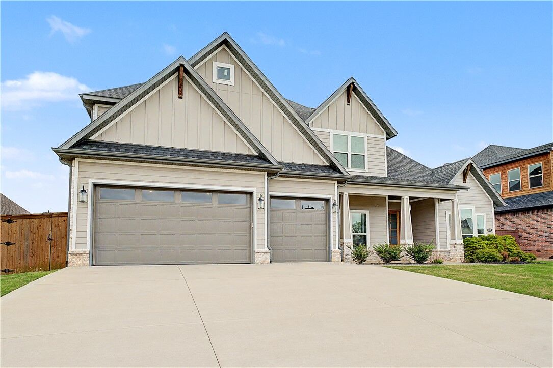 Property Photo:  417 NE Royce Loop  AR 72712 