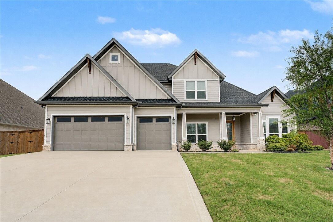 Property Photo:  417 NE Royce Loop  AR 72712 