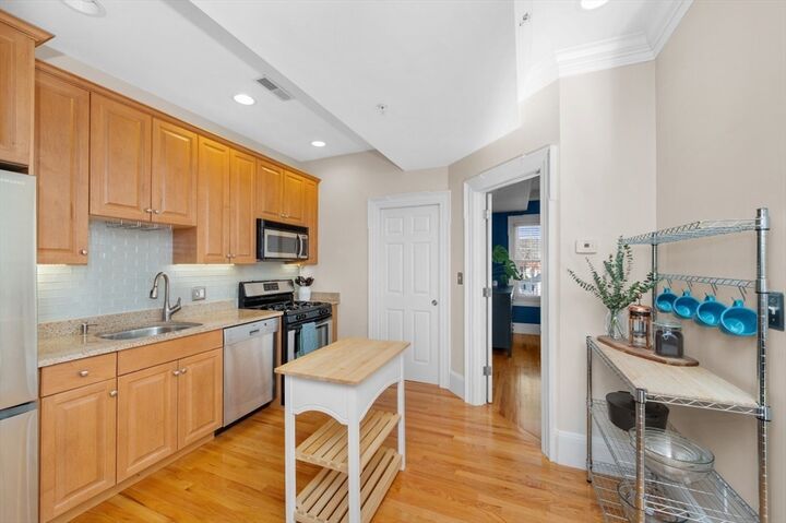 Property Photo:  8 Parker Rd 5  MA 01880 