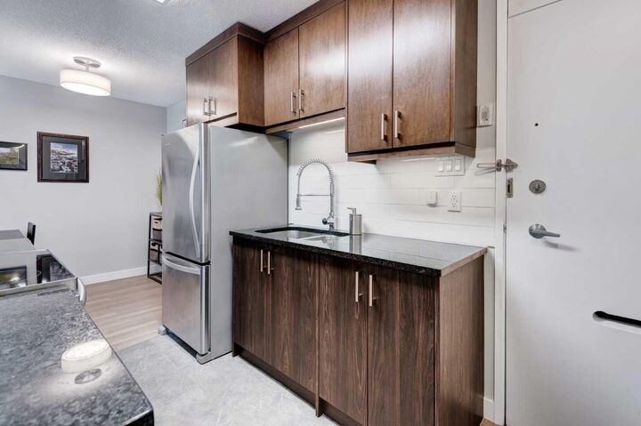 Property Photo:  1328 13 Avenue SW 303  AB T3C 0T3 