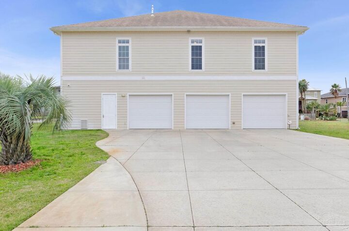 Property Photo:  3130 Linden Ave  FL 32563 