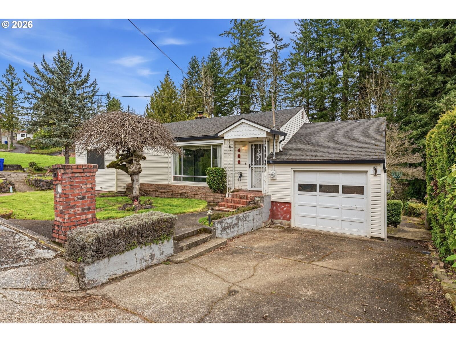 Property Photo: 406 N 19th Ave WA 98626
