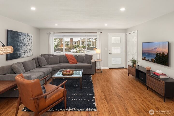 Property Photo:  13780 NE 76th Place  WA 98052 