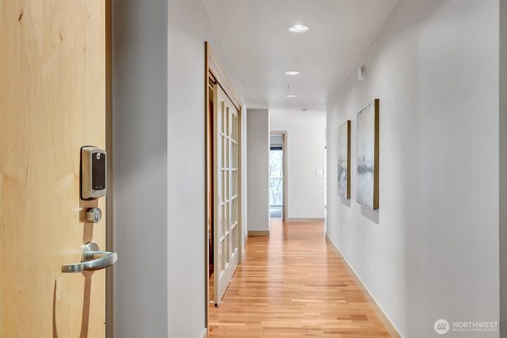 Property Photo:  10650 NE 9th Place 422  WA 98004 