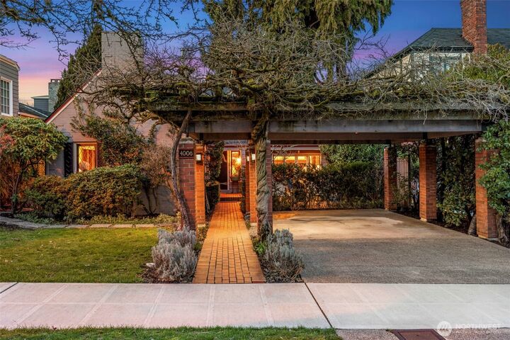 Property Photo:  4006 NE 38th Street  WA 98105 