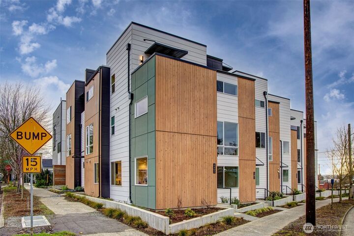 Property Photo: 6400 Fauntleroy Way SW WA 98136