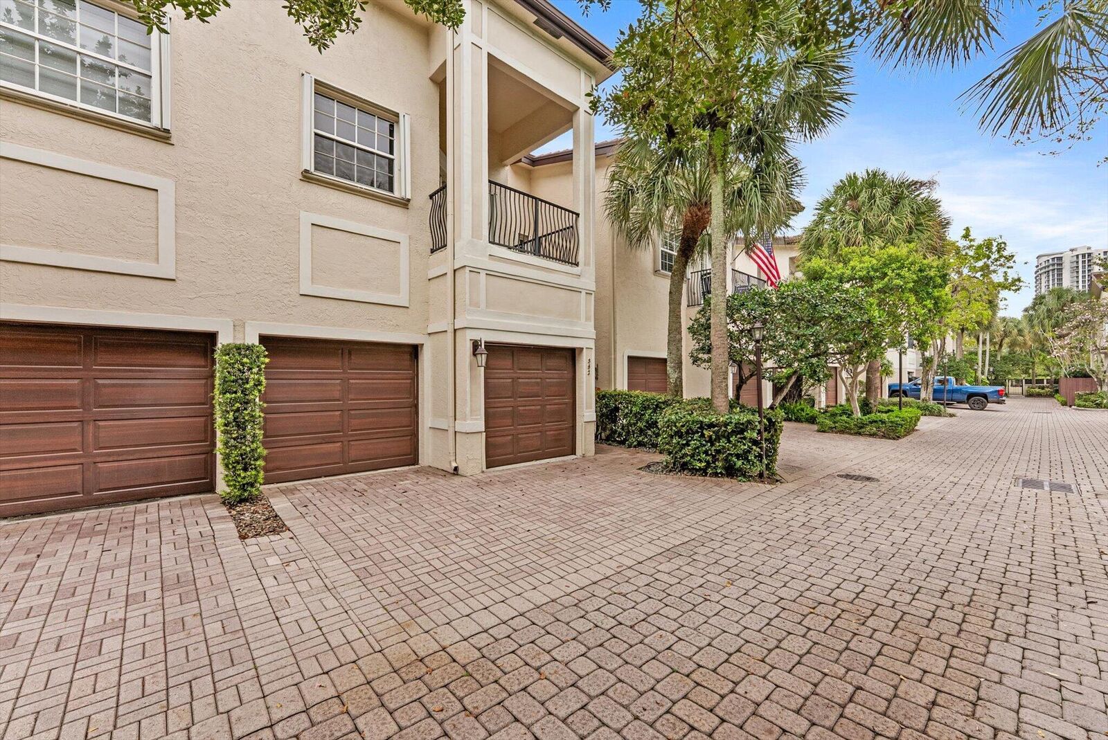 Property Photo:  352 NE 7th Avenue  FL 33301 