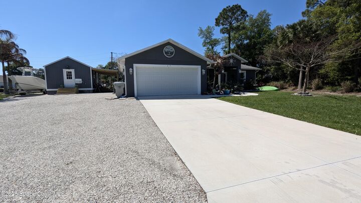 Property Photo: 615 19th Street SW FL 32962