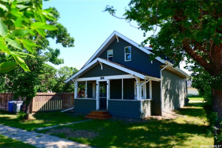 331 3rd Avenue W — photo 1