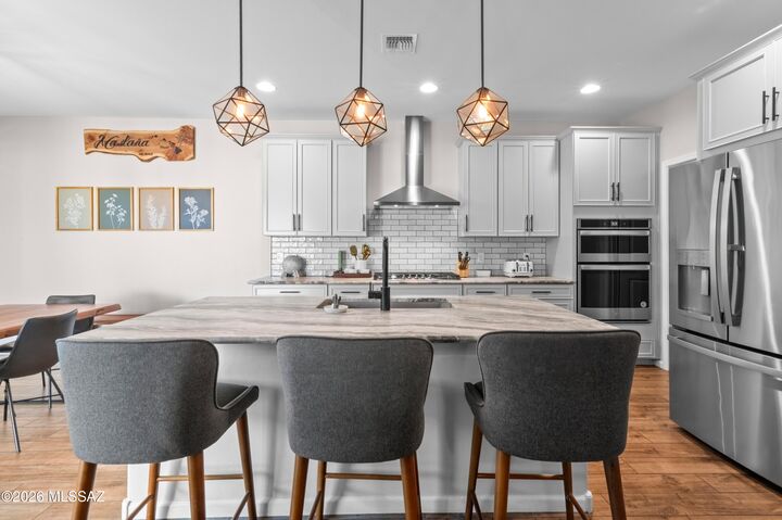 Property Photo: 10268 E Encinas Trail AZ 85747