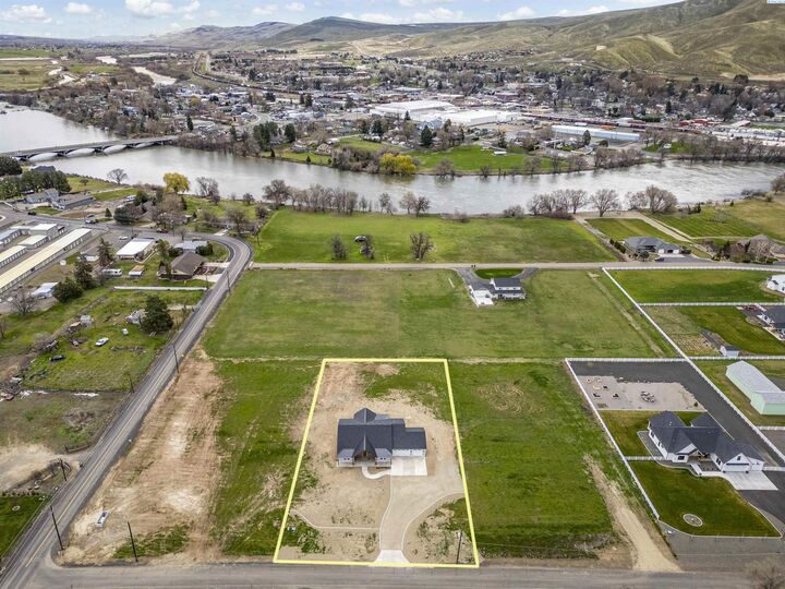 Property Photo:  6133 S Moore Rd  WA 99350 