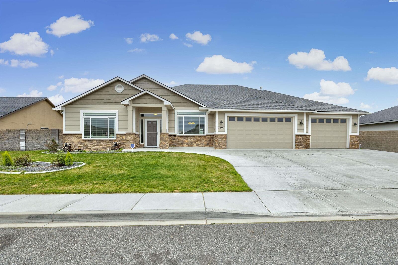 Property Photo: 4502 Tamarisk Drive WA 99301