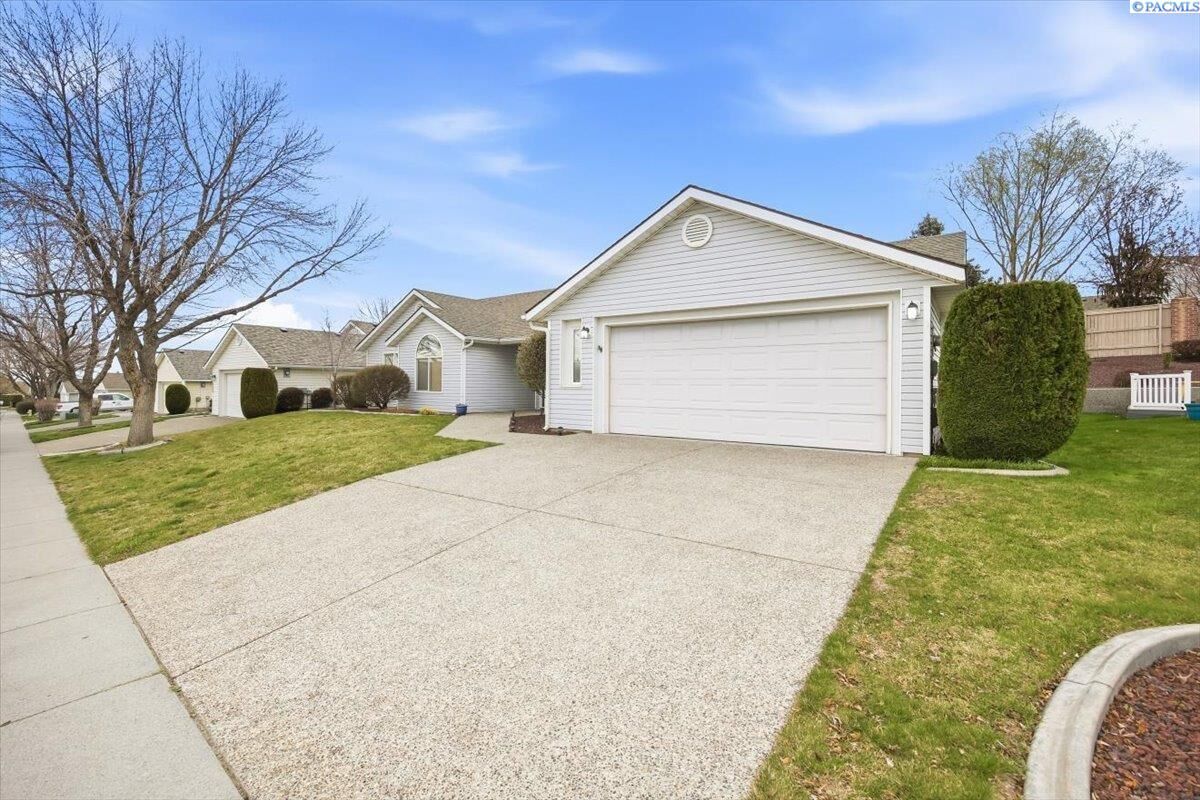 Property Photo:  3509 S Irby St  WA 99337 