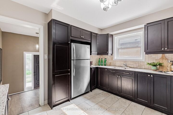 Photo de la propriété: 64 Dale Avenue ON M1J 3J5