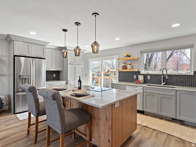 Property Photo:  852 E Dusty Rock Pl  UT 84094 