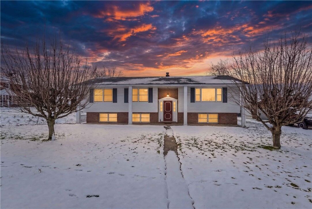 Property Photo:  1029 James St  PA 15650 