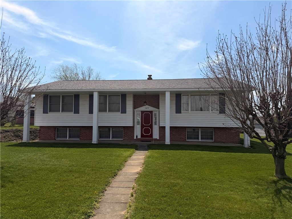 Property Photo:  1029 James St  PA 15650 
