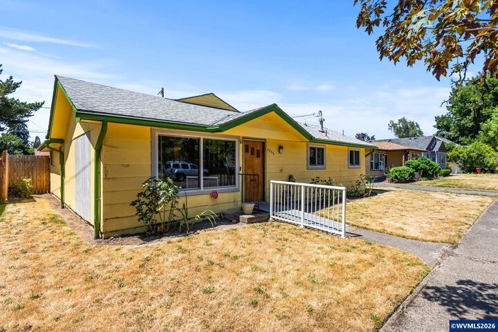 Property Photo: 2355 Laurel Av NE OR 97301