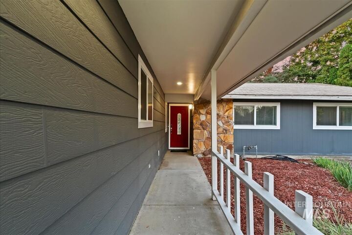 Property Photo: 1929 N Crestmont Dr ID 83646