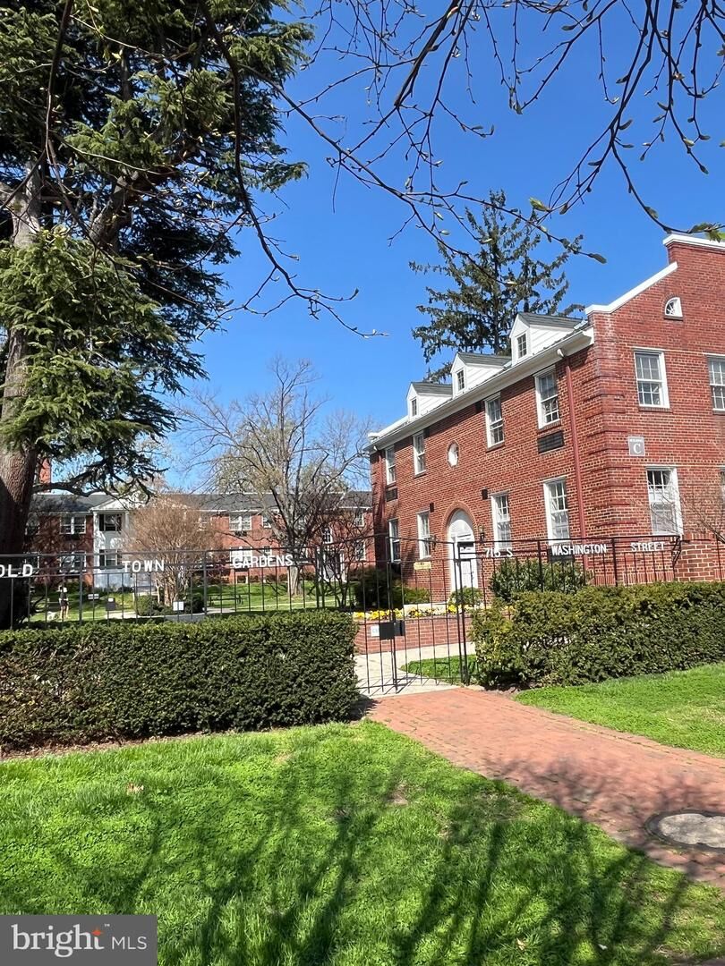 Property Photo: 715 S Washington Street S C-32 VA 22314