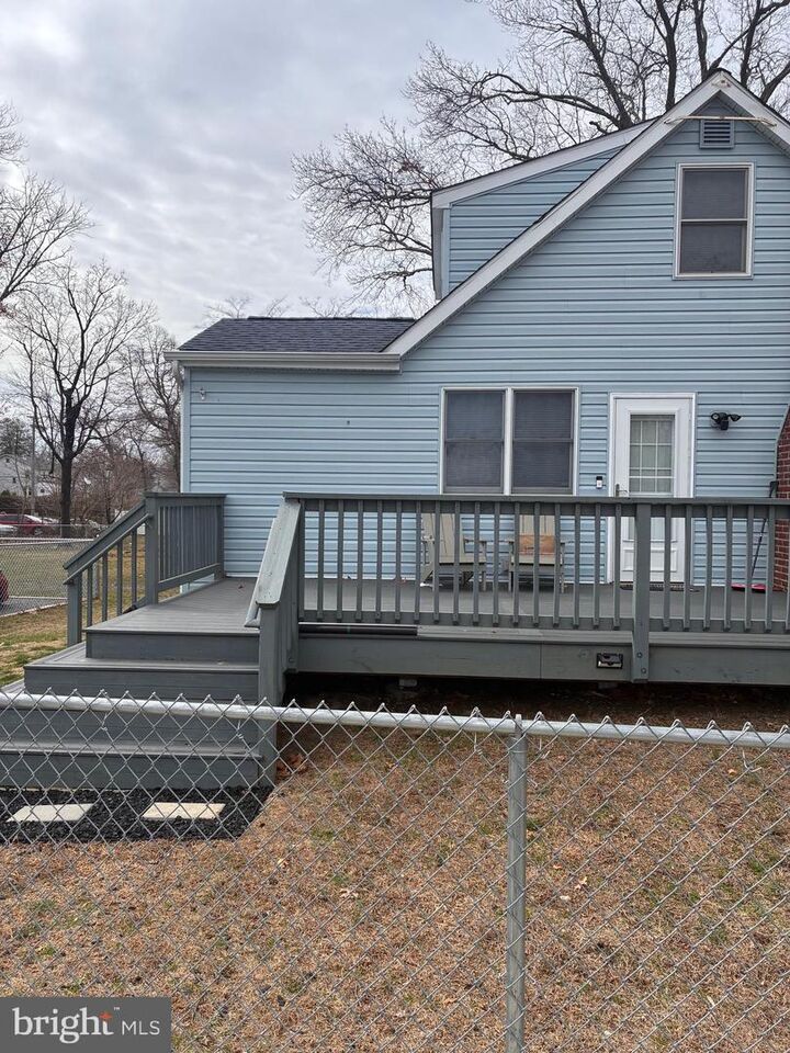 Property Photo:  20 W Laurel Road  NJ 08084 