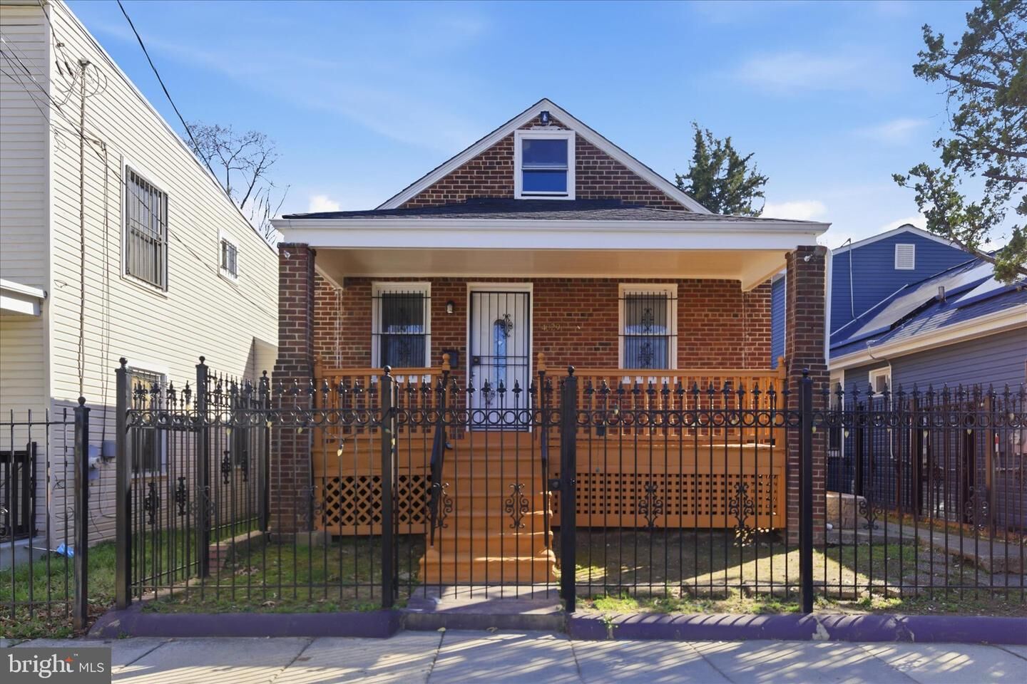 Property Photo:  4029 Gault Place NE  DC 20019 