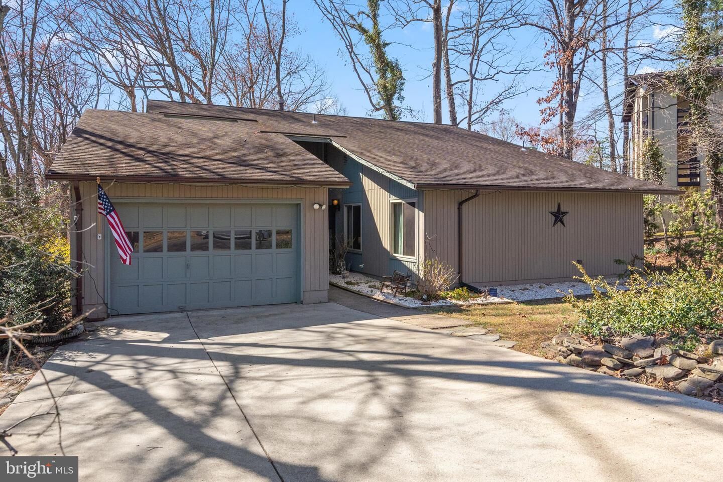 Property Photo: 2617 Woodfern Court VA 22192