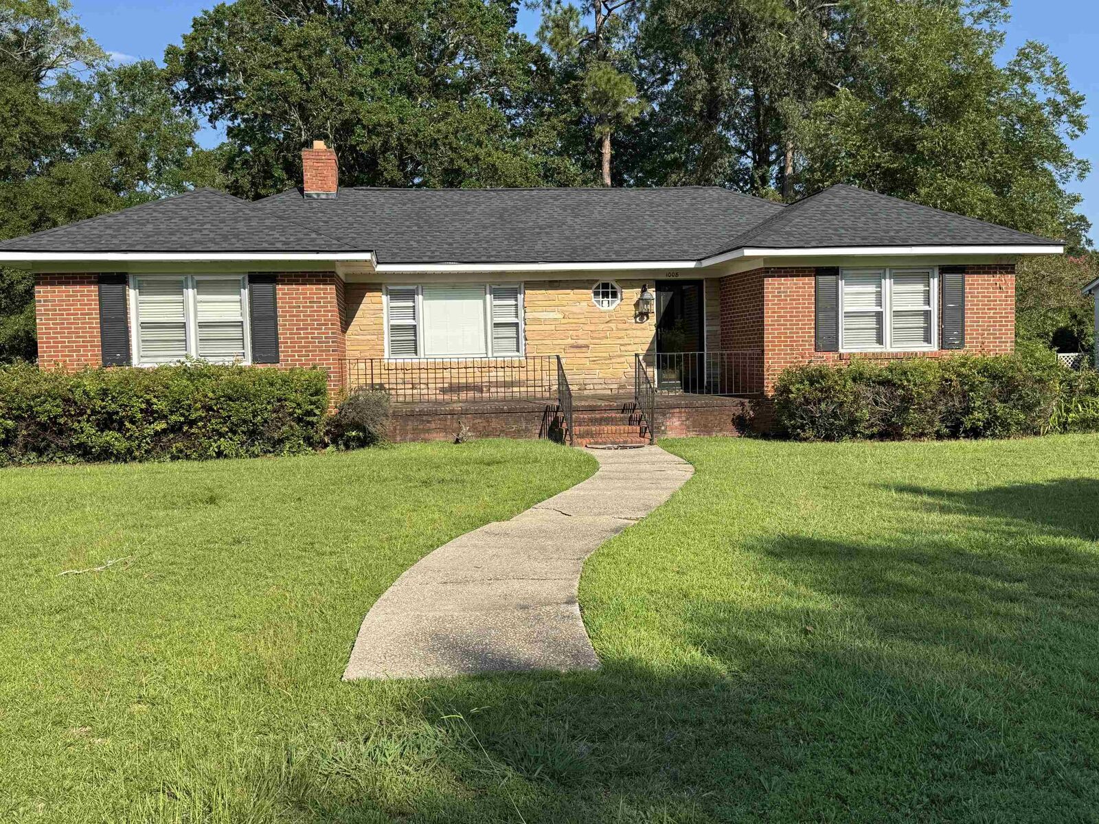 Property Photo:  1008 N Withlacoochee Ave.  SC 29571 
