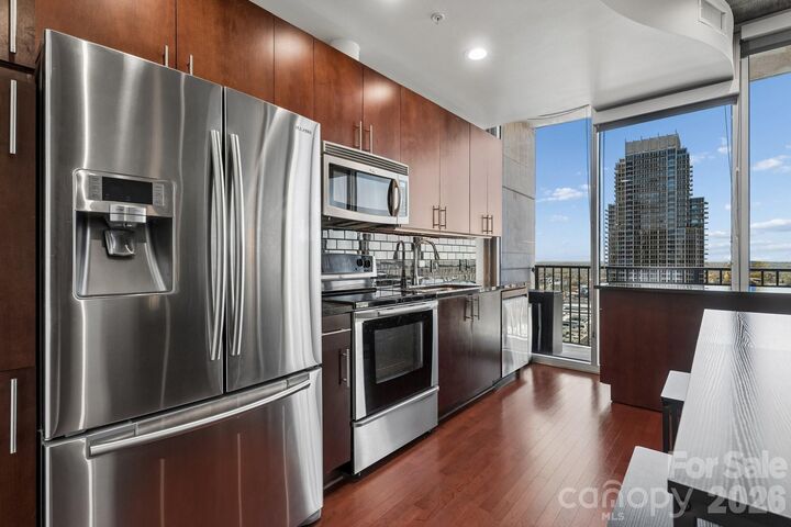 Property Photo:  210 N Church Street 2708  NC 28202 