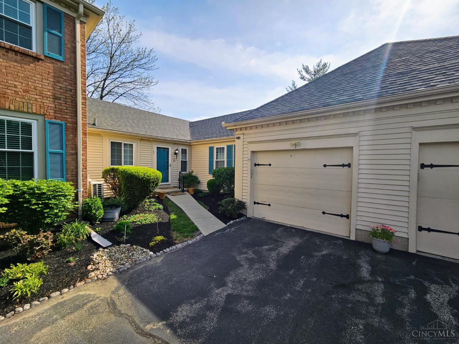 Property Photo:  1 St James Court  OH 45014 