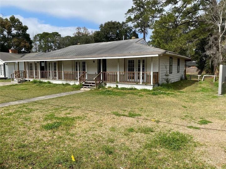 Property Photo: 106 E Derenne Avenue GA 31405