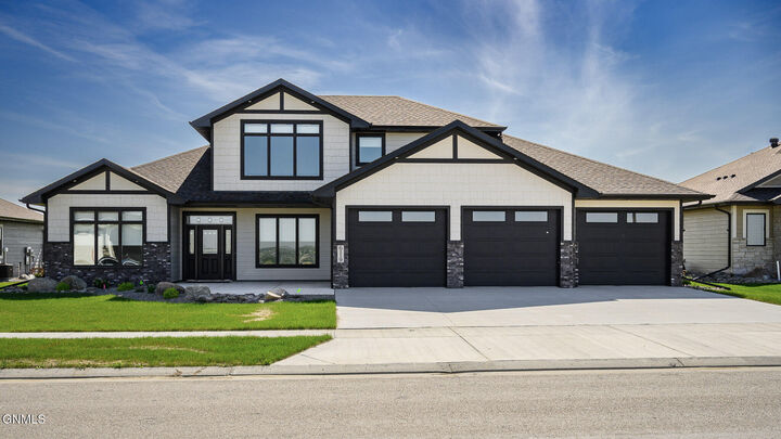 Property Photo:  6119 Crested Butte Road  ND 58503 