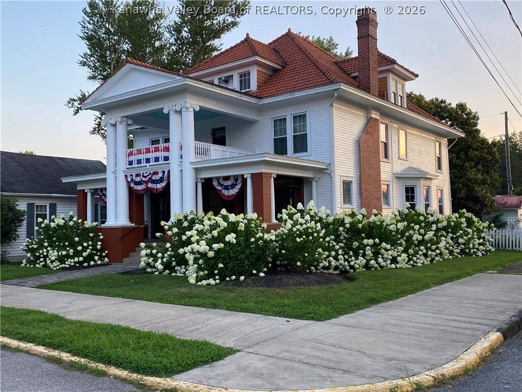 Property Photo:  208 Henrietta Street  WV 26164 