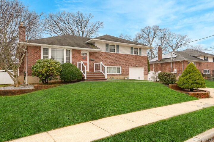 Property Photo:  15 Lourae Drive  NY 11762 