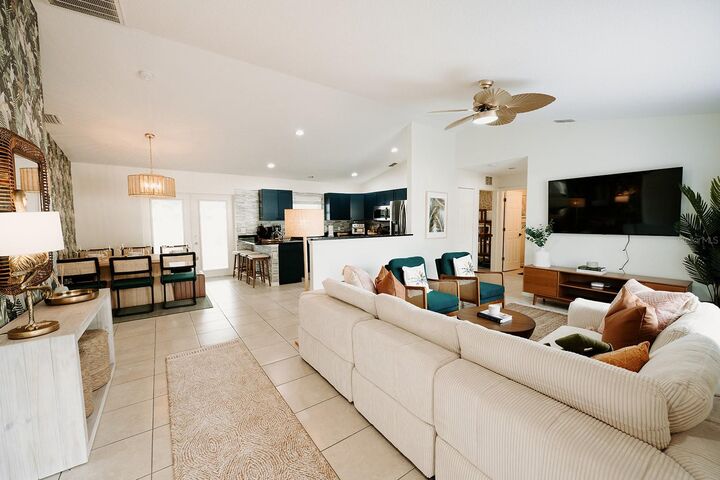 Property Photo: 3009 39th Avenue W FL 34205
