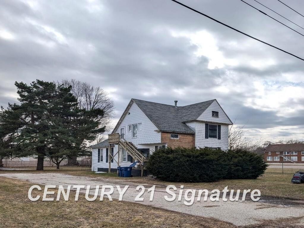 Property Photo:  812 Sanderson Street  MI 48655 