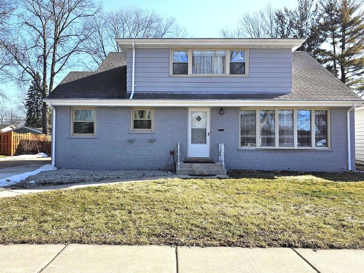 Property Photo:  507 S Waterman Avenue  IL 60004 