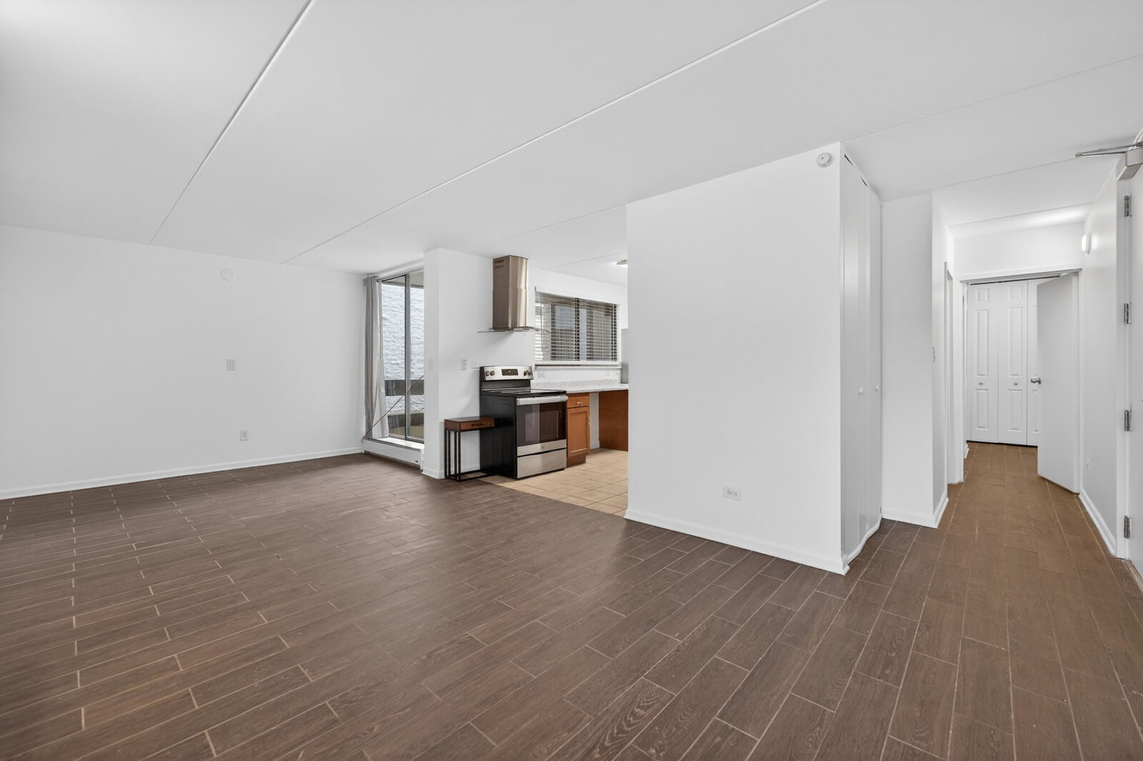 Property Photo: 362 W Miner Street 1A IL 60005