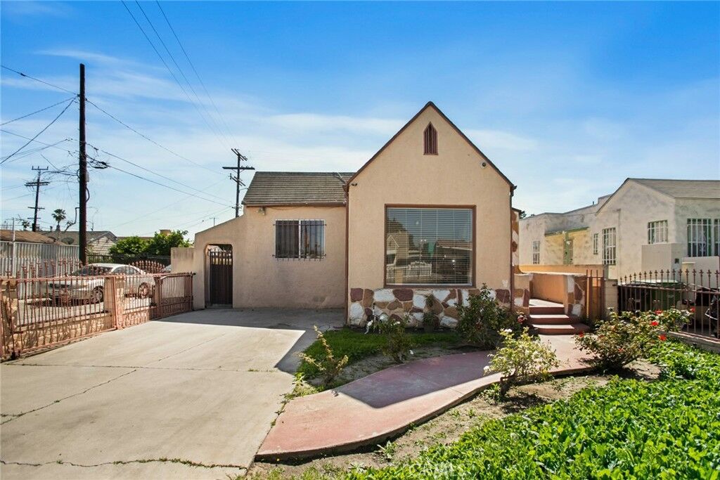 Property Photo:  514 W 102nd St  CA 90044 