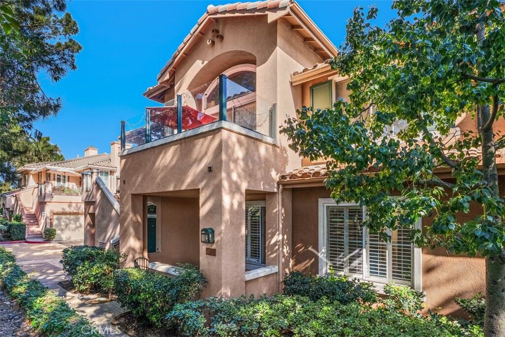 Property Photo:  1805 Ladrillo Aisle  CA 92606 