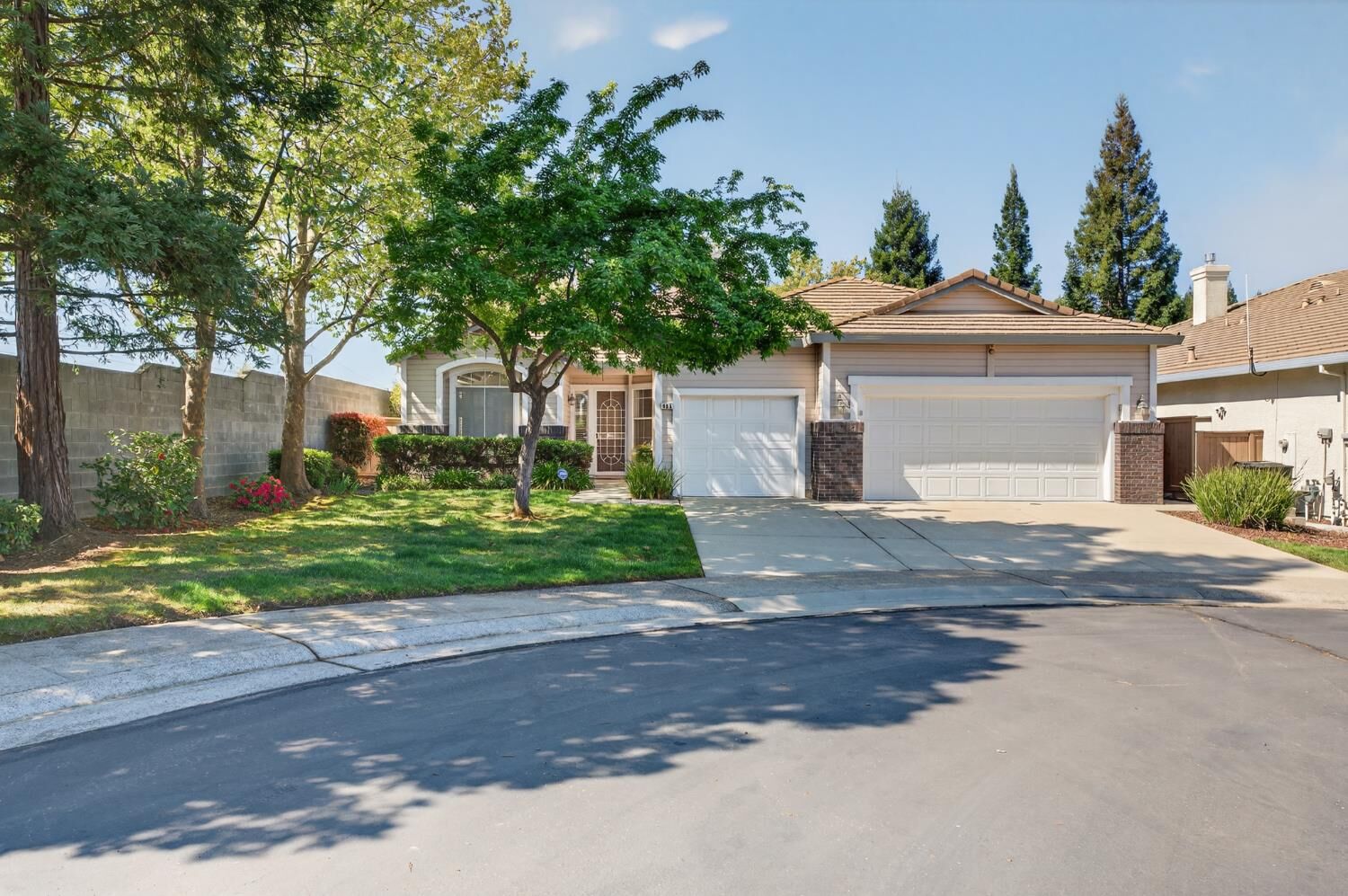 Property Photo:  405 Dumas Court  CA 95747 