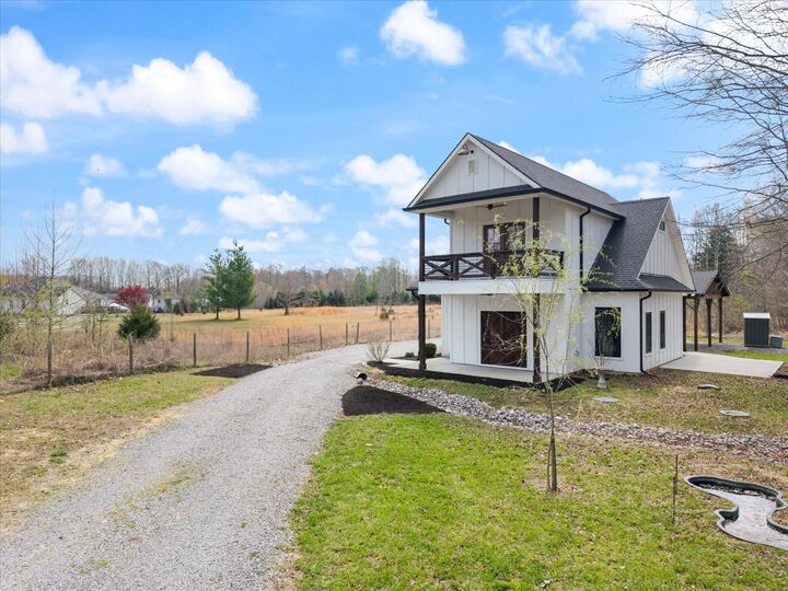 Property Photo: 927 Koble Dr TN 37087